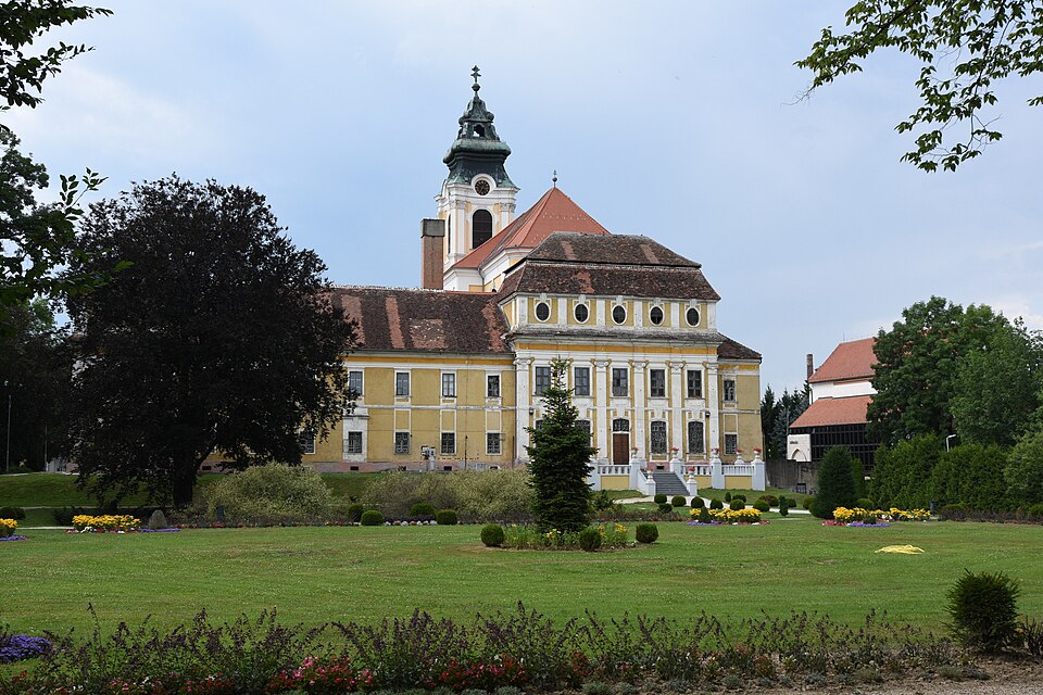 Klosterkirche Szentgotthárd – barocke Zisterzienserabtei im Stadtzentrum